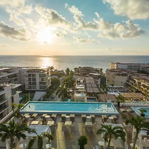 The Reef 28 & (adults Only) Отель